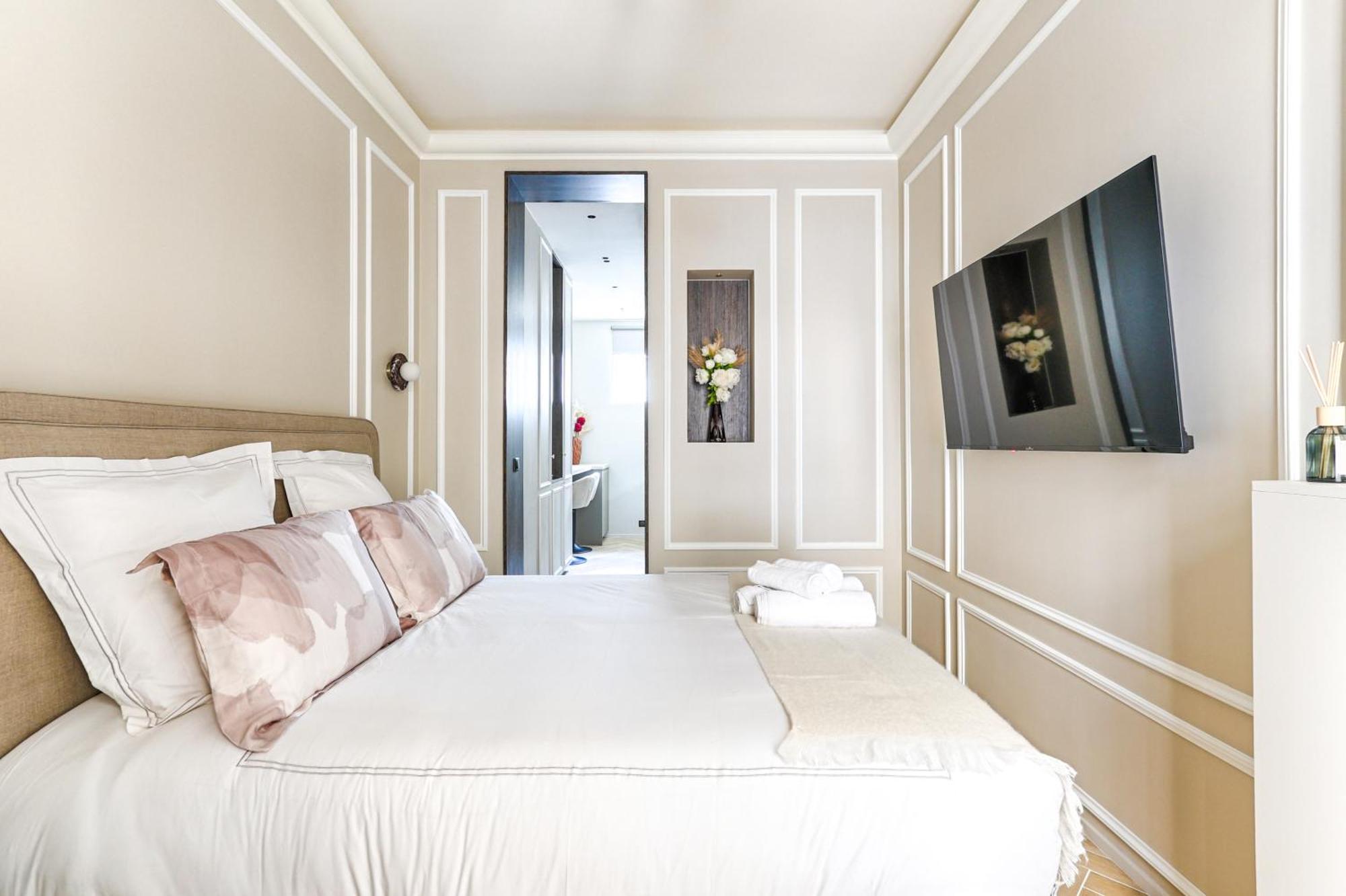 Luxury And Design Studio Invalides Paris Exteriör bild